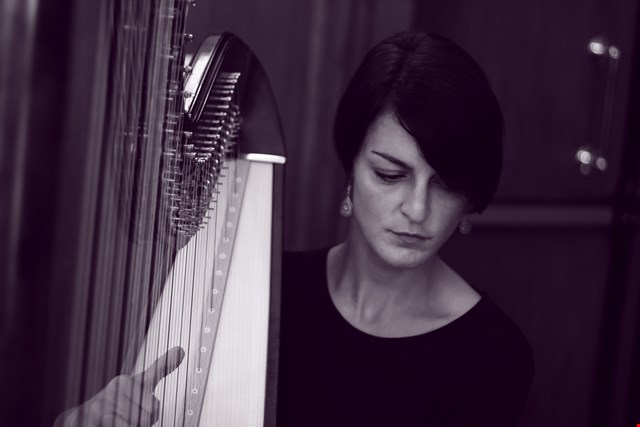 Koncert harfistke Katje Skrinar